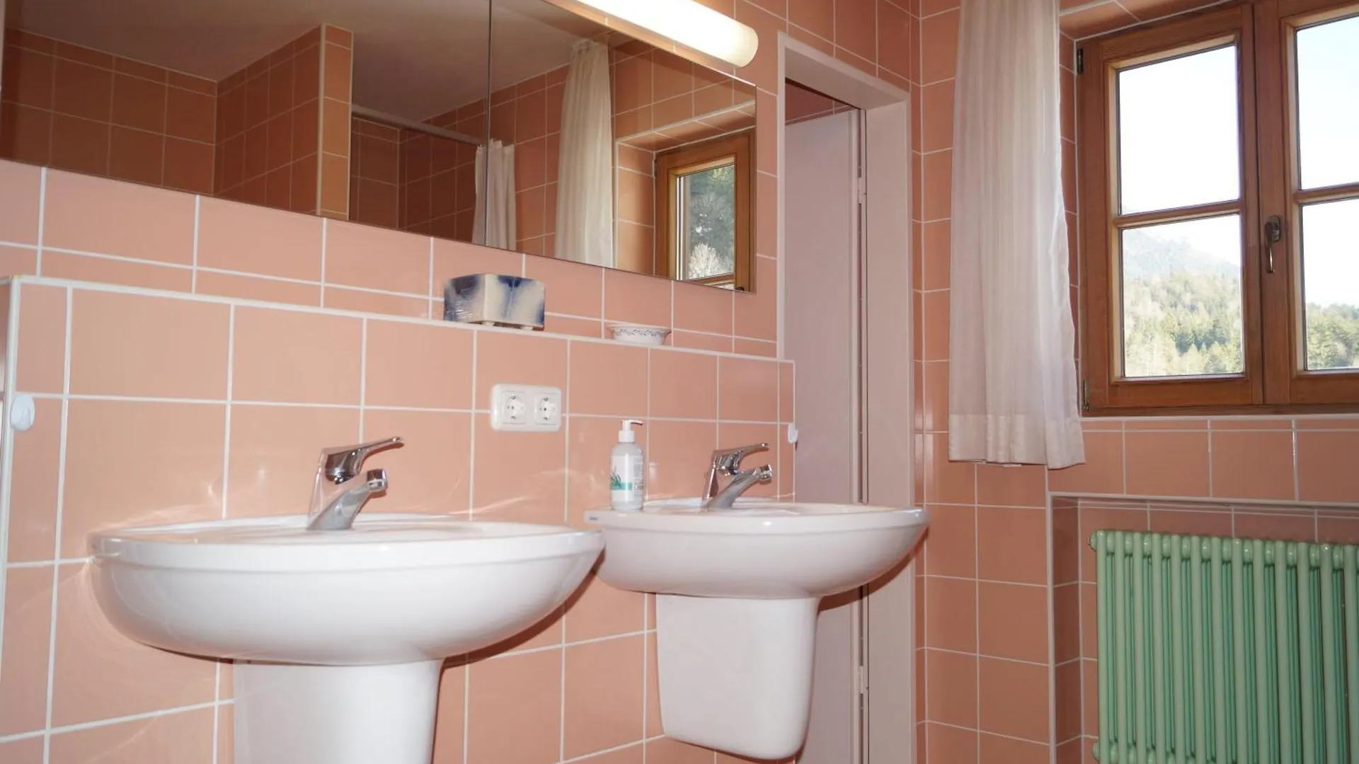 Ferienhaus-Eschenlohe-Direkt-In-Bergnaehe-Wanderungen-Und-Mountainbike-Vom-Haus-Aus-Moeglich